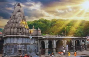 भीमाशंकर ज्योतिर्लिंग मंदिर: महाराष्ट्र का सह्याद्री में स्थित पवित्र ज्योतिर्लिंग सह्याद्री पहाड़ियों में स्थित भीमाशंकर ज्योतिर्लिंग मंदिर का सुंदर और शांत दृश्य, जो इसकी स्थापत्य कला और प्राकृतिक सुंदरता को दर्शाता है।