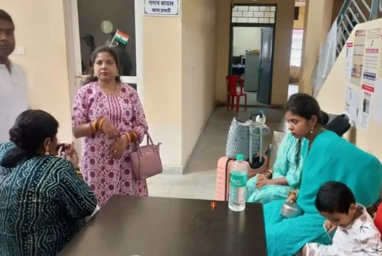 महाकाल मंदिर प्रसाद विवाद: 100 से 350 रुपये की मांग का आरोप, श्रद्धालु परिवार से मारपीट महाकाल मंदिर प्रसाद विवाद: 100 से 350 रुपये की मांग का आरोप, श्रद्धालु परिवार से मारपीट