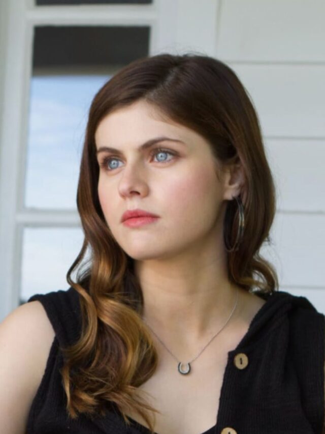 Famous Hollywood Actresses-Alexandra Daddario