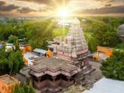Grishneshwar Jyotirlinga: Maharashtra’s Jyotirlinga of Compassion Devotees offering prayers at Grishneshwar Jyotirlinga Temple in Verul, Maharashtra – the final of the twelve sacred Jyotirlingas dedicated to Lord Shiva