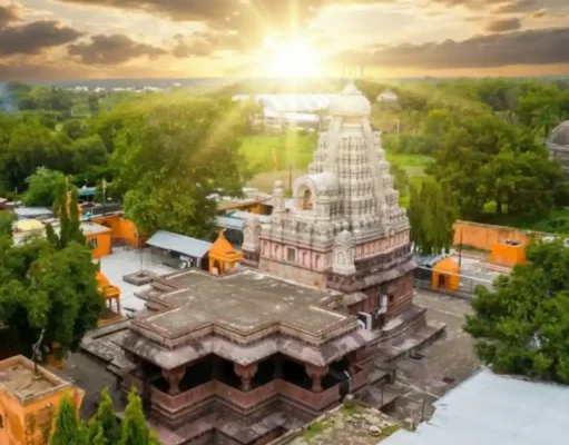 Grishneshwar Jyotirlinga: Maharashtra’s Jyotirlinga of Compassion Devotees offering prayers at Grishneshwar Jyotirlinga Temple in Verul, Maharashtra – the final of the twelve sacred Jyotirlingas dedicated to Lord Shiva