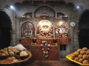 2026 Sakat Chauth: Date, Puja Time, Moonrise & Vrat Significance in Ujjain Devotees performing Sakat Chauth puja and Sankashti Chaturthi rituals after moonrise.